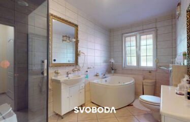 Przestronny dom wolnostojący z garażem – idealny dla dużej rodziny lub pod działalność turystyczną – Różanki