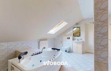 Przestronny dom wolnostojący z garażem – idealny dla dużej rodziny lub pod działalność turystyczną – Różanki